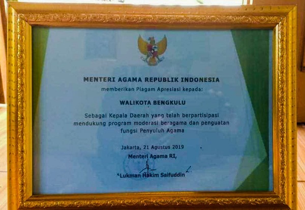 Penghargaan Dari Kemenag RI Untuk Walikota Bengkulu 