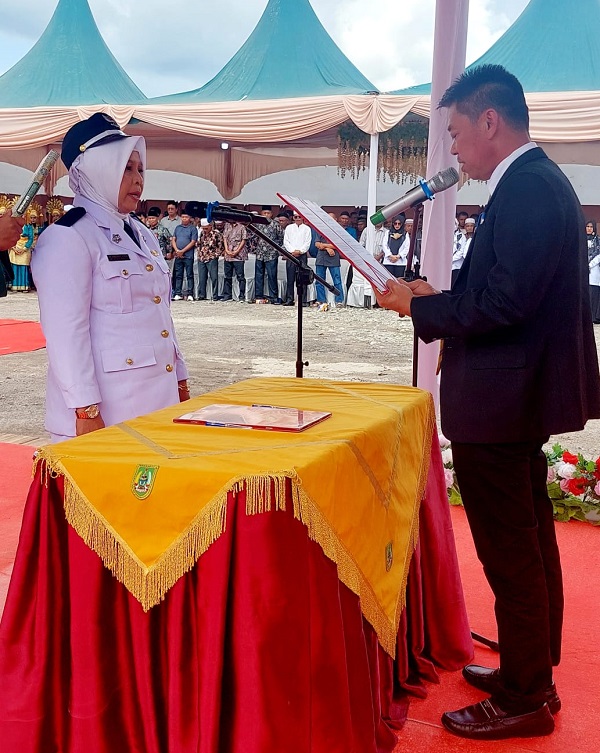 Bupati Lantik PJ Datin Penghulu Ujung Tanjung Rohil