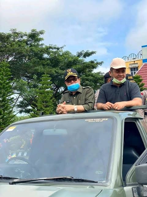 Cegah Covid 19, Bupati Muratara Syarif Hidayat Pimpin Penyemprotan Disinfektan