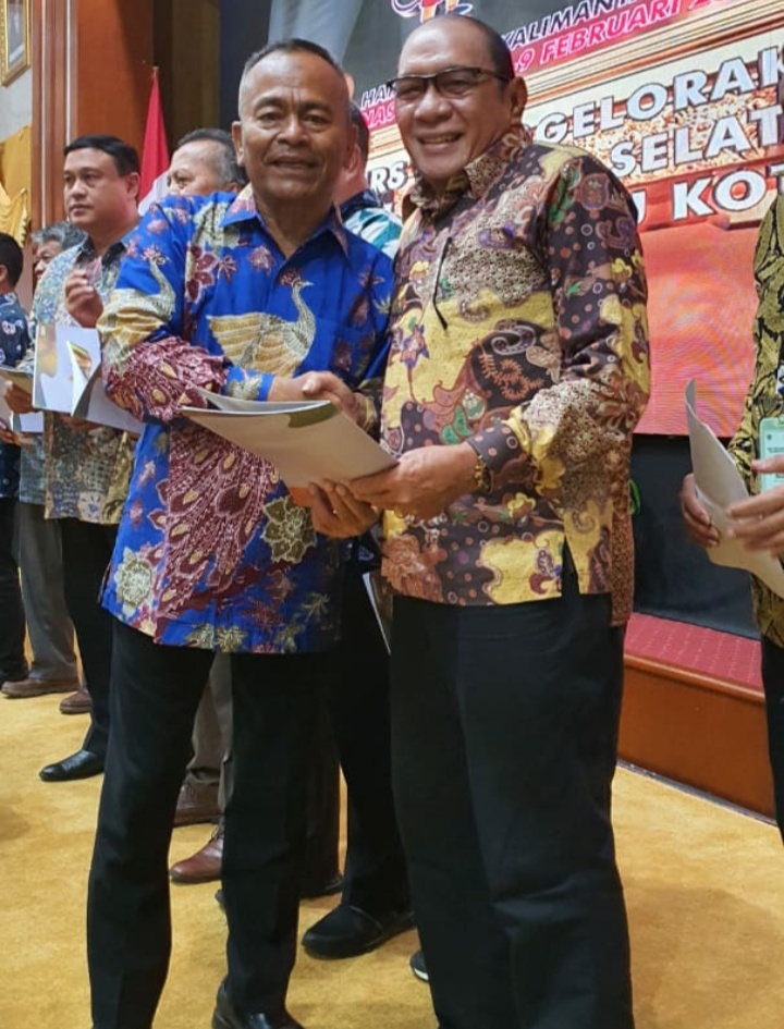 Hari Pers Nasional, 5 Wartawan Riau Terima Press Card Number One Salah Satunya Oberlin Marbun