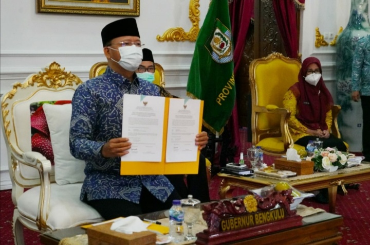Gubernur Terima LHP, Siap Tindaklanjuti Rekomendasi BPK
