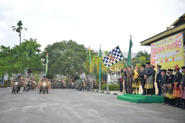 Lanjut Dari Peremajaan, Gubri Tanam Perdana Sawit di Siak Kecil