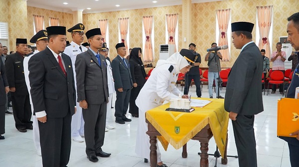 Lantik Sejumlah Pejabat Baru, Wabup Rohil : Jalankan Amanah Dengan Baik, Tak Semua Orang Jadi Pejaba