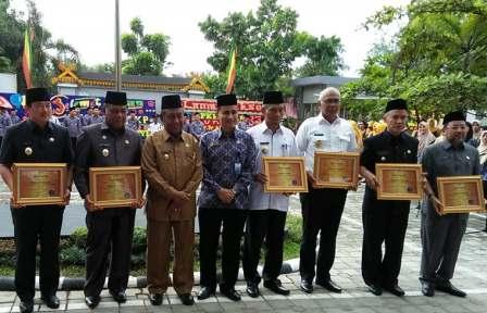 Hadiri HUT BPKP ke 35, Plt Bupati H Jamiludin Terima Penghargaan APIP 