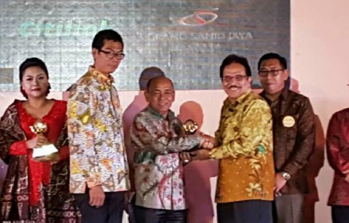 Bupati Terpilih Pelalawan Periode 2016-2021 HM Harris Terima Goverment Award