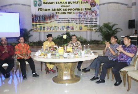 Bupati Syamsuar Buka Pertemuan Forum Anak Riau di Siak