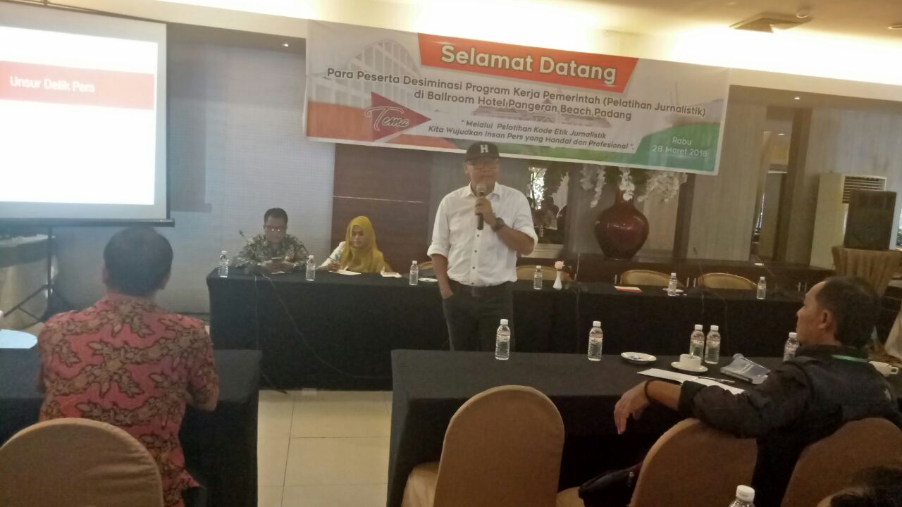 Hadirkan Narsum PWI Riau,  Pemkab Kuansing Taja Pelatihan Jurnalistik