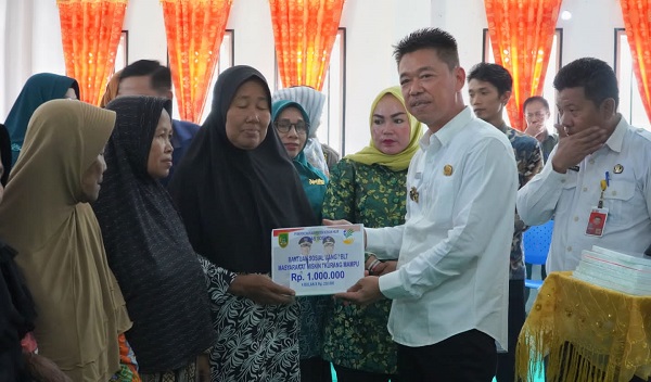 Tunaikan Janji Kampanye, Bupati Salurkan BLT Rp 250 Ribu/Bulan ke 17.500 KK Masyarakat Rohil