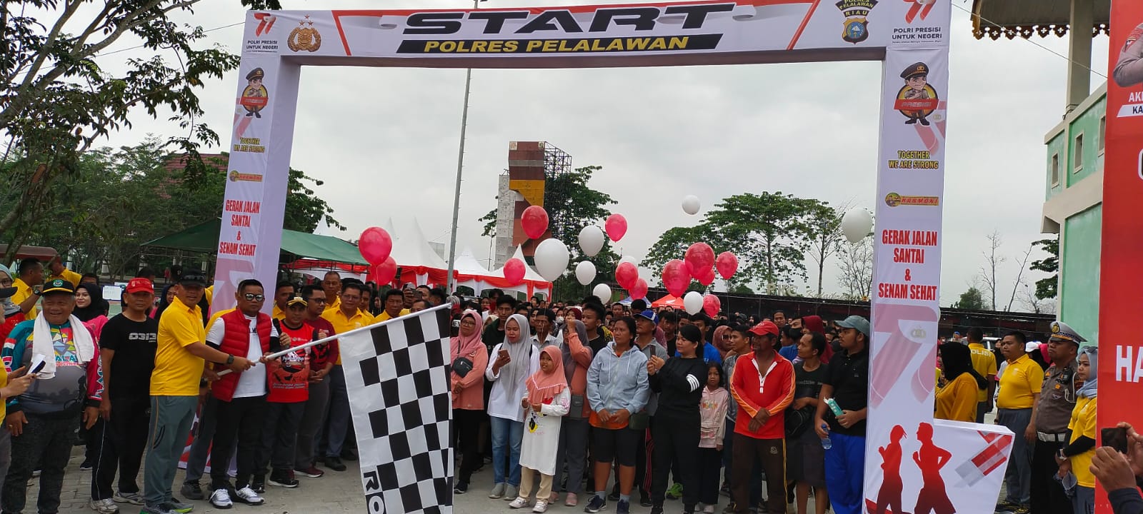 Polres Pelalawan Gelar Jalan Santai dan Senam Sehat Dalam Rangka HUT Bhayangkara ke-77
