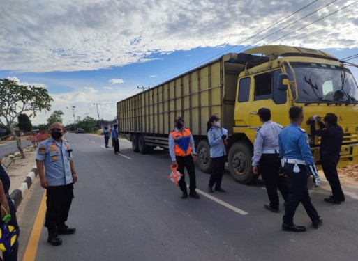 Puluhan Truk Odol Ditilang di Lintas Sumatera Rohil