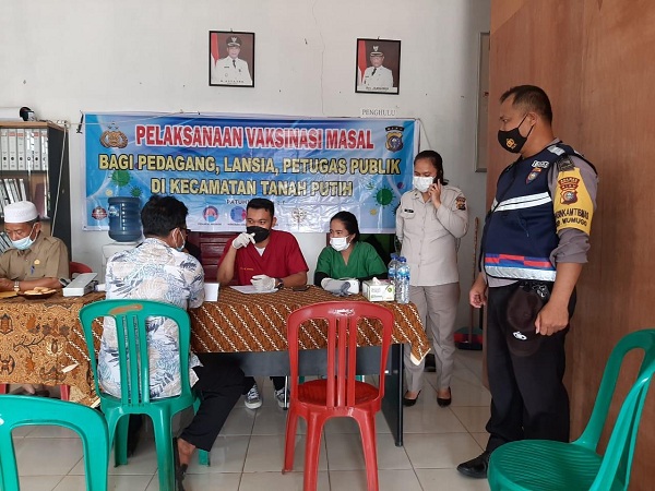 Door to Door Polres Rohil Terkait Vaksinasi Warga Lansia