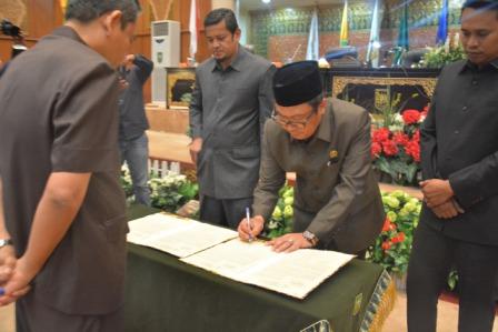 Melalaui Rapat Paripurna, DPRD Riau Sepakat Turunkan Pajak Pertalite 5 Persen