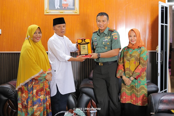 Terima Kunjungan Dandim 0303, Plt Bupati Meranti Sebut Pemerintah Terus Berikan Dukungan Terhadap TN