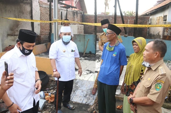 Walikota Palembang Pastikan Rumah Dua Warga Korban Kebakaran Dibangun