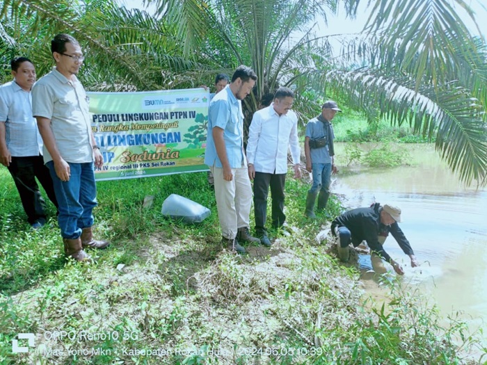PTPN IV PalmCo Salurkan Puluhan Ribu Bibit Pohon & Ikan