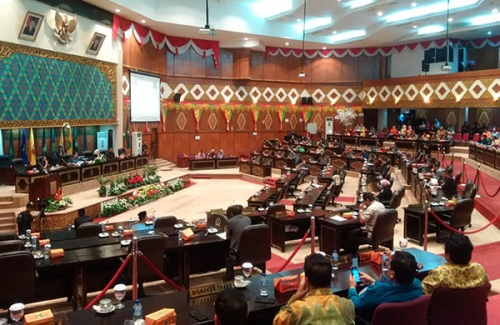 LKPJ Disampaikan Sekda, Empat Anggota DPRD Riau Walkout dari Paripurna