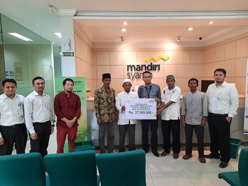 Bank Syariah Mandiri Salurkan CSR Untuk 4 Rumah Ibadah