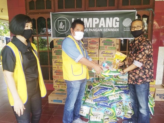 Peduli Seniman, Lions Club Pekanbaru Salurkan Donasi ke Lumpang Aseri