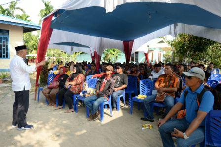 Warga Rangsang Barat Meranti Ngadu ke Andi Rachman, Langsung Ada Solusi