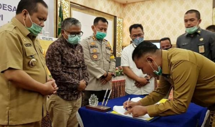 Cegah Karlahut Diwilayah Kepulauan Meranti, Bupati Teken MoU Program Desa Bebas Api Bersama PT. RAPP