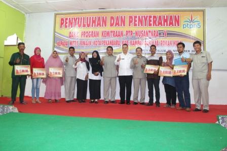 PTPN V Salurkan PK dan Bina Desa Terpencil