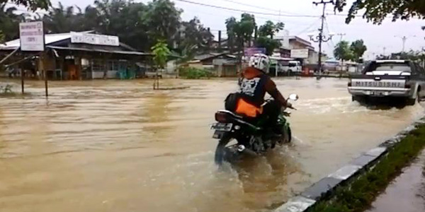 Drainase Jelek, Setiap hujan Jalan Tuanku Tambusai Selalu Banjir
