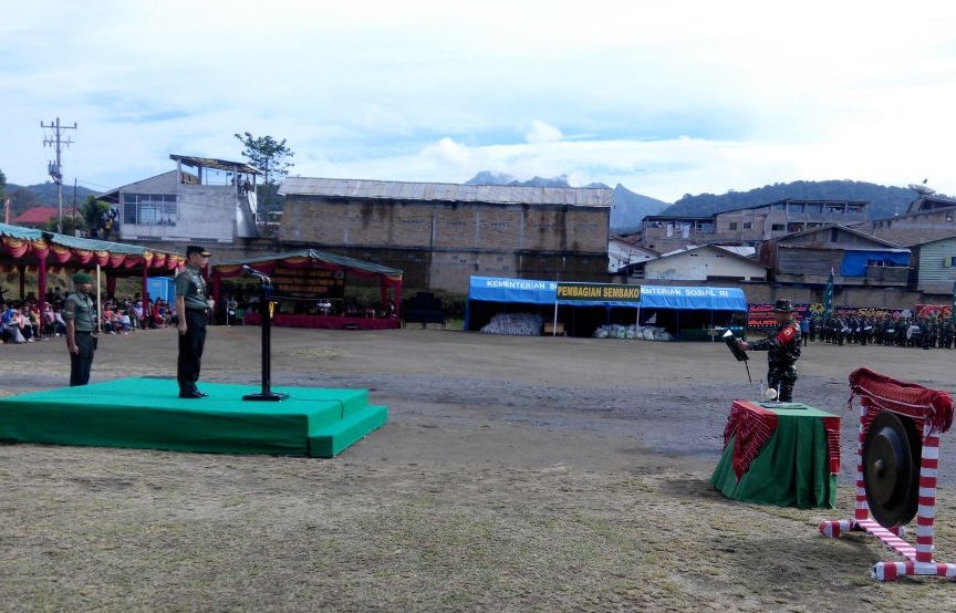 Irjen AD Mayjen TNI Johny Lumban Tobing. Pimpin Penutuoan TMMD ke 101 Tanah Karo