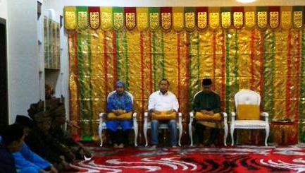 Masyarakat Meranti Sambut Kehadiran Irwan dan Said Hasyim Dengan Tepuk Tepung Tawar