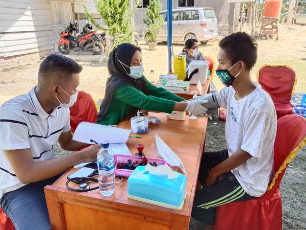 Vaksinasi Door to Door Polres Rohil Juga Melayani di Gereja HKBP Simpang Benar