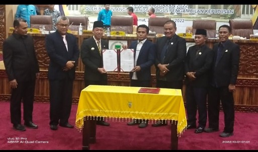 Paripurna DPRD, APBD-P Rohil Disahkan Rp2,2 Triliun