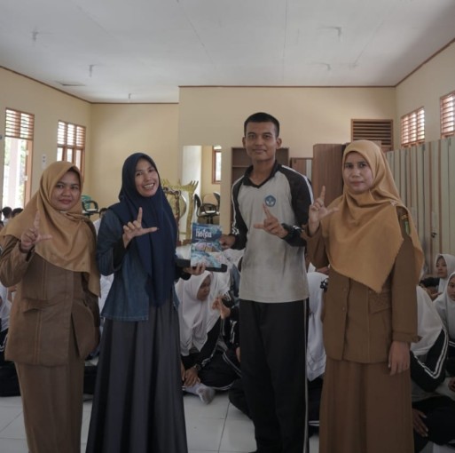 SMAN 1 Perhentian Raja Sambut Hangat Kunni dan Tim Literasi Konservasi