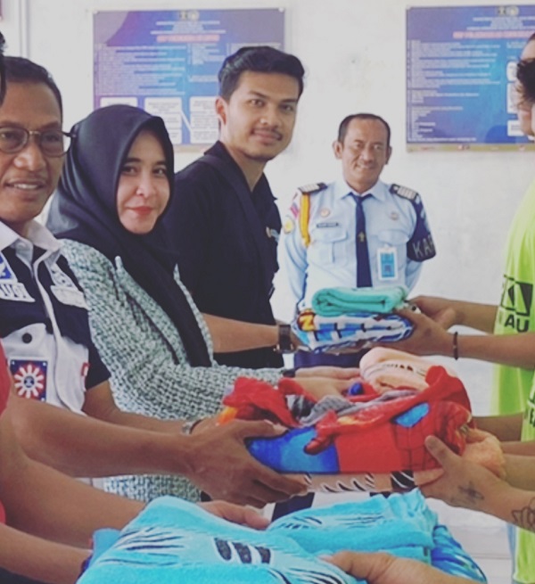Castavia Properti Bantu 90 Paket Selimut dan Handuk Untuk Lapas Anak Pekanbaru
