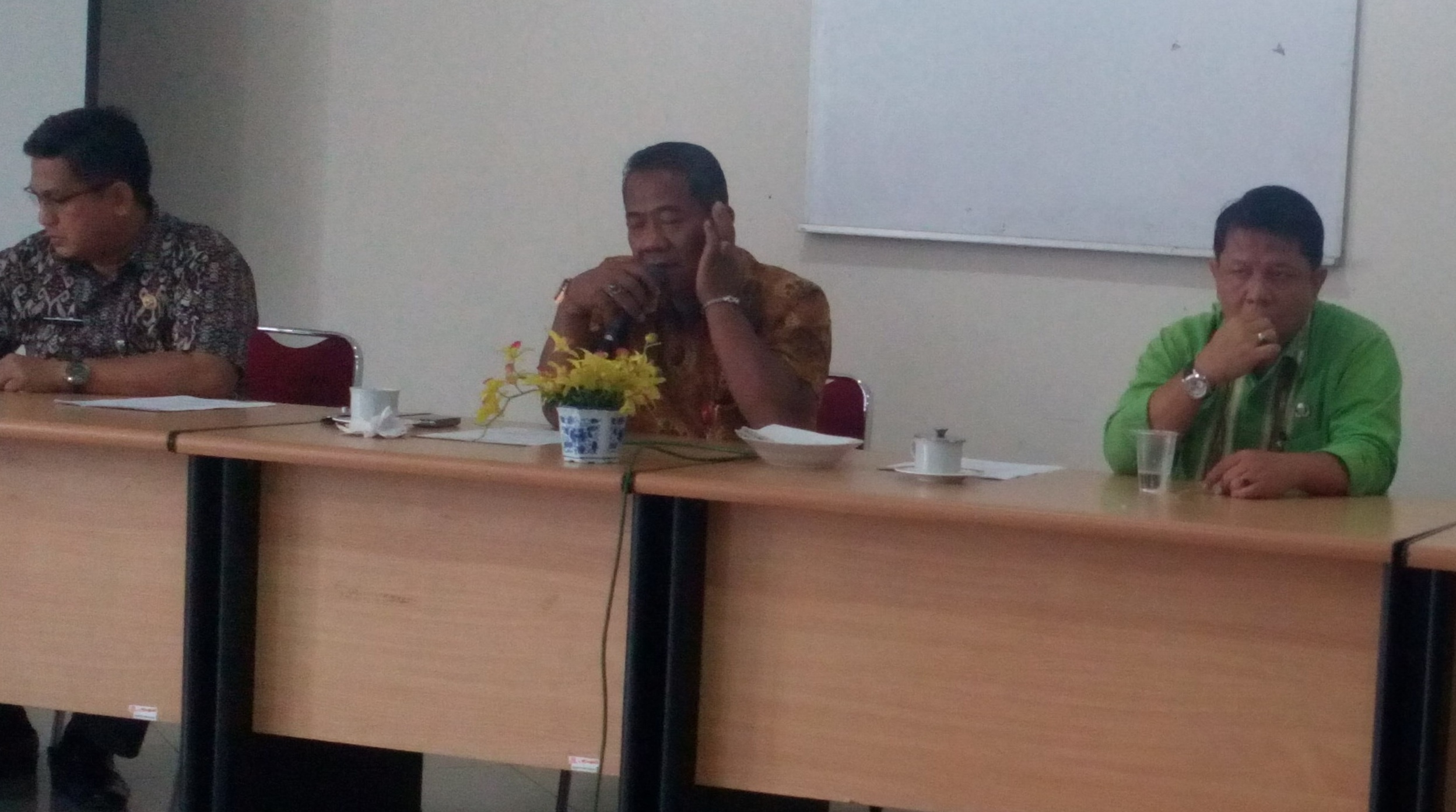 Sekwan DPRD Riau Gelar Cofemorning Dengan Wartawan