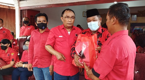 Effendi Sianipar Bagikan 2000 Paket Sembako di Rohil Bergambarkan Puan Maharani