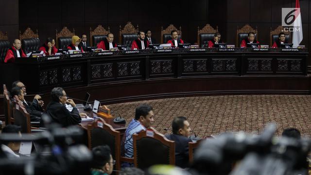 Campur Aduk Bak 'Campur Sari', Gugatan Prabowo-Sandi Berpotensi Ditolak MK
