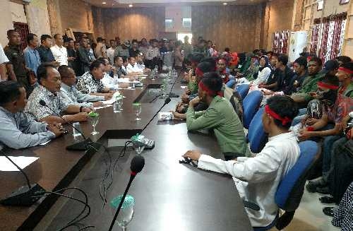Bupati Irwan Sebut Pemda Siap Berikan Beasiswa Asal Berprestasi