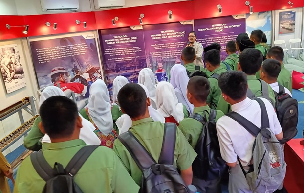 Antusias Siswa SMA Pekanbaru Mengenal Asal Usul Migas Lewat PHR Journey Room