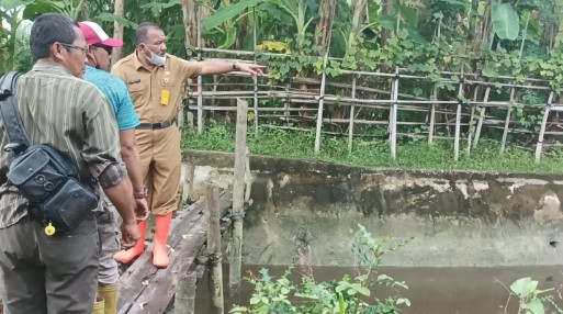 Banjir, DLH Bersihkan Aliran Sungai Garam dan Sungai Pabrik