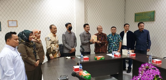 Raih Enam Penghargaan, UIR Peringkat ke-72 Berkinerja Penelitian Terbaik Nasional