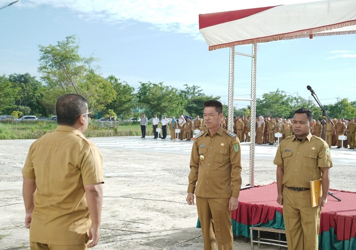 Pimpin Apel Pagi, Bupati Rohil Ingatkan ASN Terus Tingkatkan Disiplin