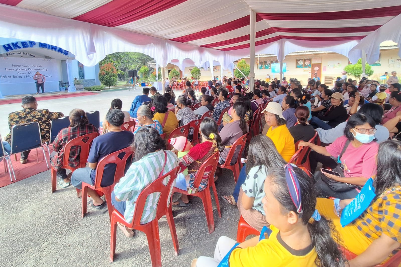 Bantu Kebutuhan Pokok Masyarakat, PHR Salurkan 700 Paket Sembako Murah di Minas