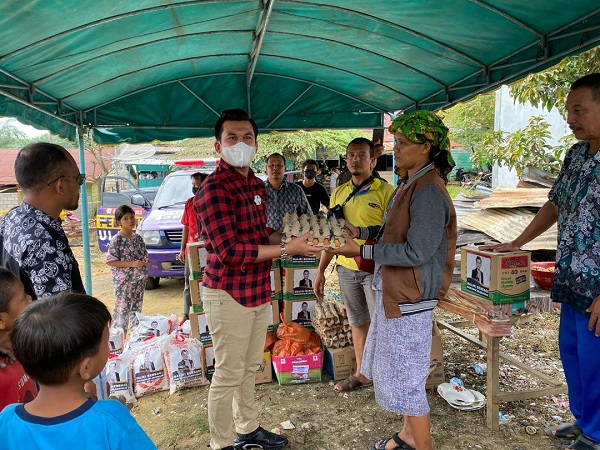 KORMI Rohil Salurkan Bantuan Sembako Kepada 21 Korban Kebakaran