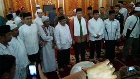 Melihat Kubangan di Jalan Provinsi Tambusai Utara