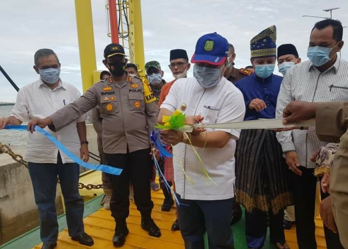 Irwan Resmikan Pengoperasian RoRo Insit Pecah Buyung, Warga Bisa Langsung Bawa Kenderaan