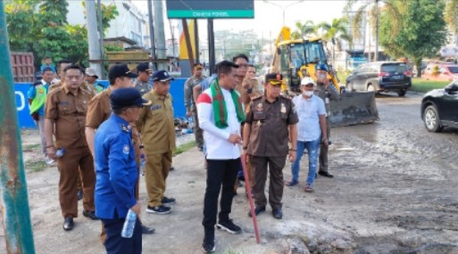 Tinjau Spot Banjir di Pangkalan Kerinci, Ini Kata Bupati Pelalawan H. Zukri