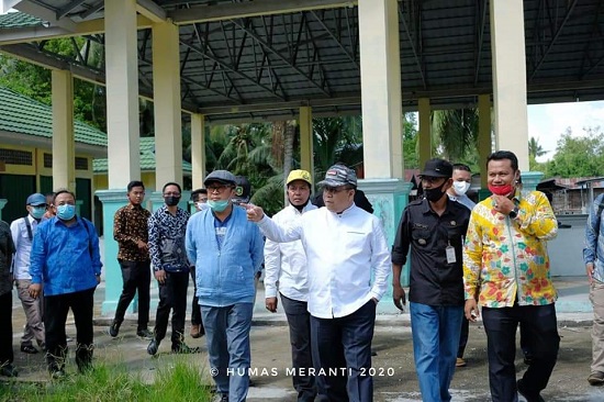 Tinjau PLTD Desa Topang, Bupati Irwan Gesa Listrik Hidup 24 Jam dan Jangkau Seluruh Desa