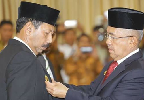 Gubri Lantik Edwar Sanger Plt Walikota Pekanbaru.