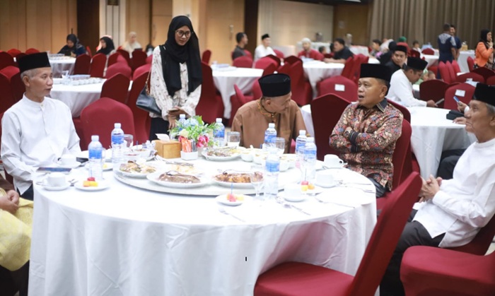 Bupati Asmar Buka Bersama Masyarakat Meranti di Pekanbaru