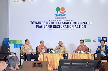 Gubri Jadi Pembicara Pada Acara Simposium Lahan Gambut Internasional 2016