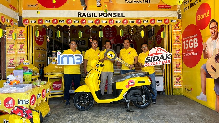  Rengga Permana, VP - Head of Sales Central Sumatera Indosat Ooredoo Hutchison
